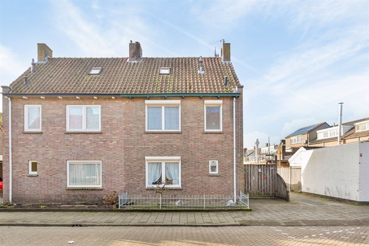 View photo 33 of van der Puttstraat 47