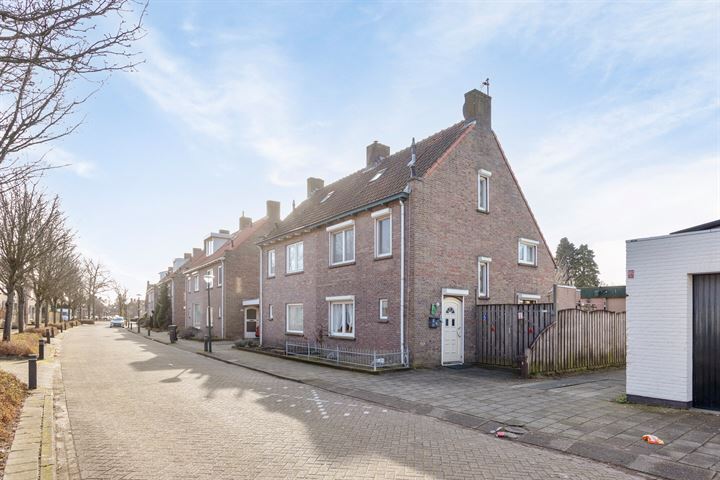 View photo 35 of van der Puttstraat 47