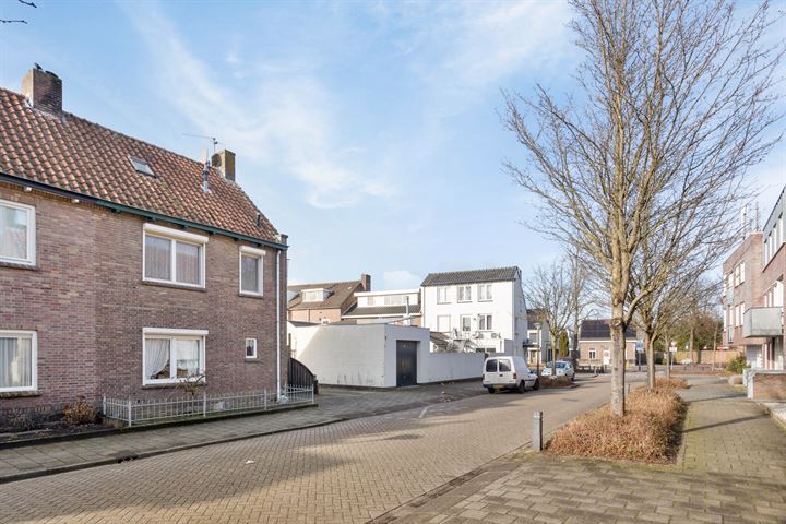 View photo 34 of van der Puttstraat 47