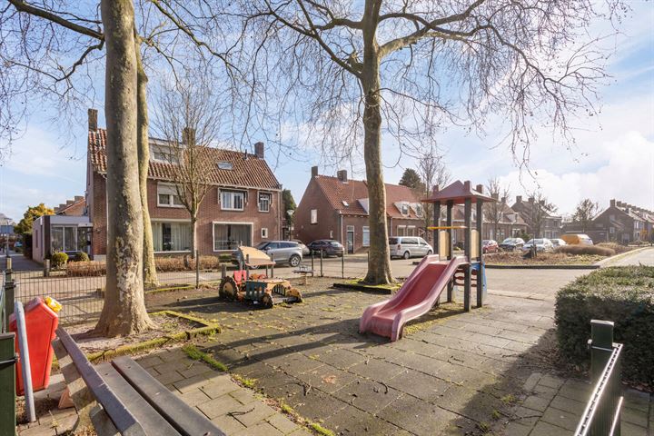 View photo 36 of van der Puttstraat 47