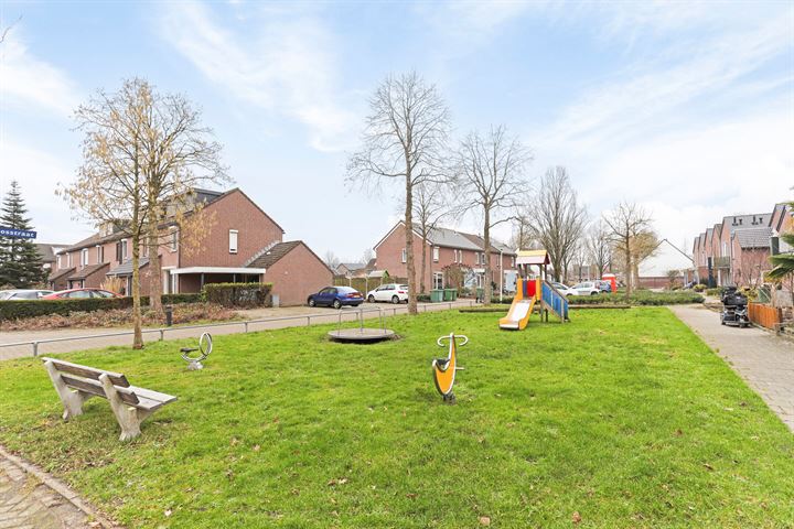 Bekijk foto 32 van Orchideestraat 47