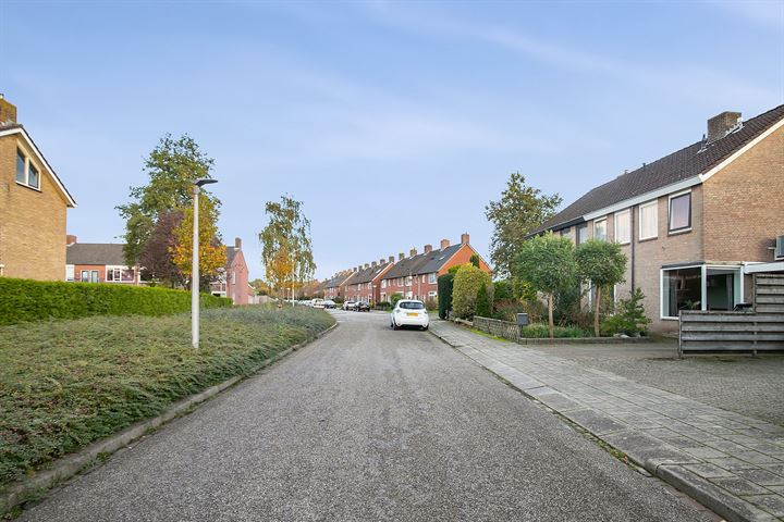 Bekijk foto 40 van Pinksterbloemstraat 66