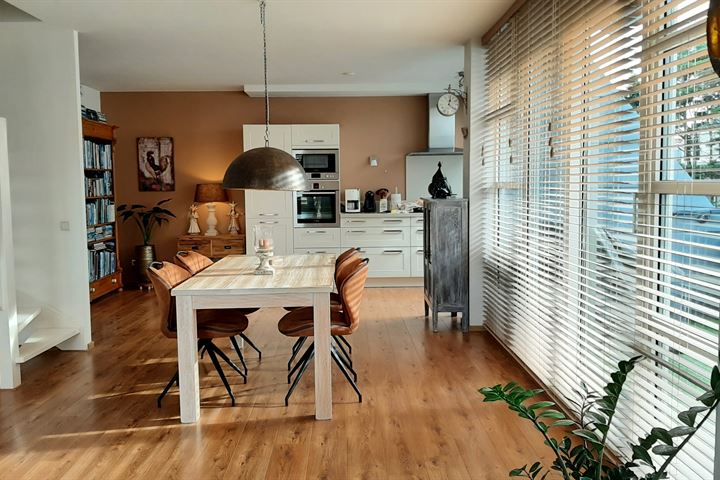 Bekijk foto 10 van Oranjestraat 12-F9