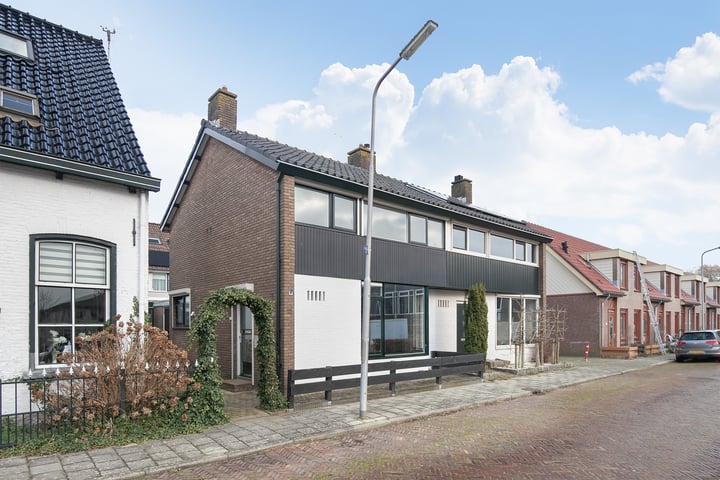 Bekijk foto 3 van In 't Veldstraat 31