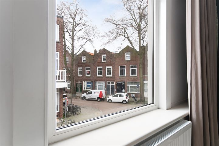 Bekijk foto 33 van Châlonsstraat 15