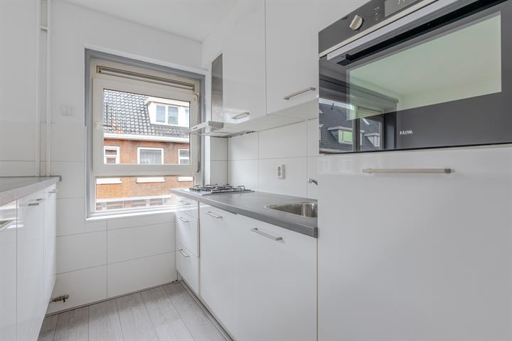 Bekijk foto 3 van Nieuwenhoornstraat 104-B