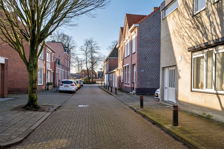 Bekijk foto 28 van van Laerstraat 15