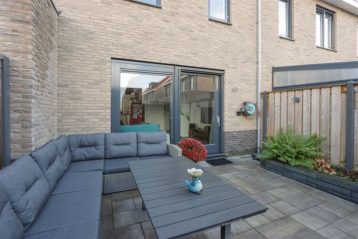 Bekijk foto 36 van Selendangstraat 10