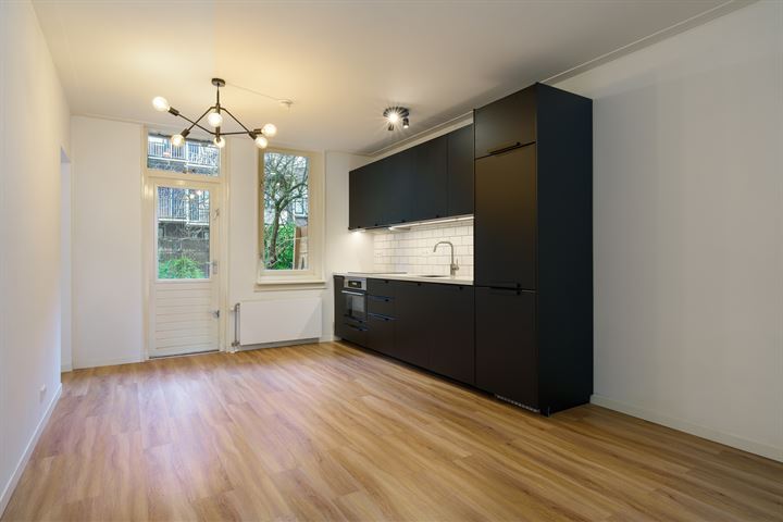 View photo 7 of Van Neckstraat 29-H