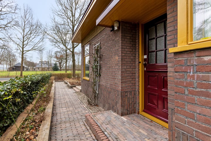 Bekijk foto 3 van Provincialeweg 111