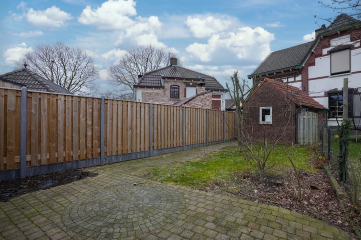 View photo 10 of Achterstraat 2