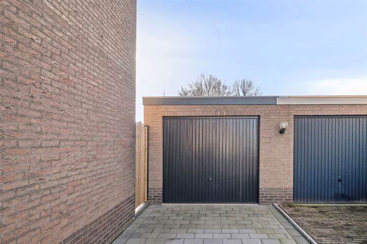 Bekijk foto 44 van Leeghwaterstraat 15