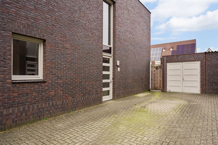 Bekijk foto 40 van Goudveilstraat 5