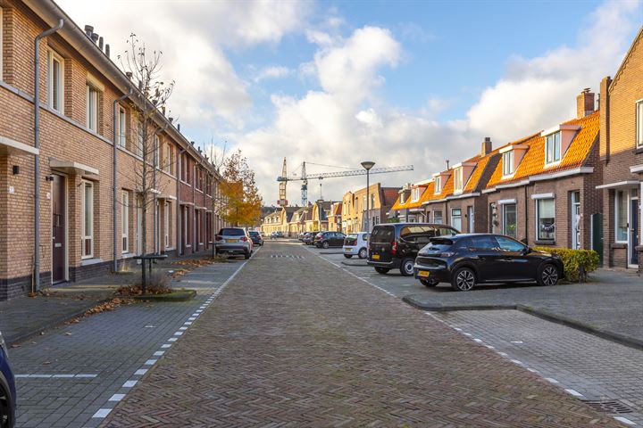 Bekijk foto 2 van Prins Hendrikstraat 25