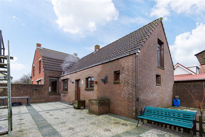 View photo 37 of Bergstraat 10