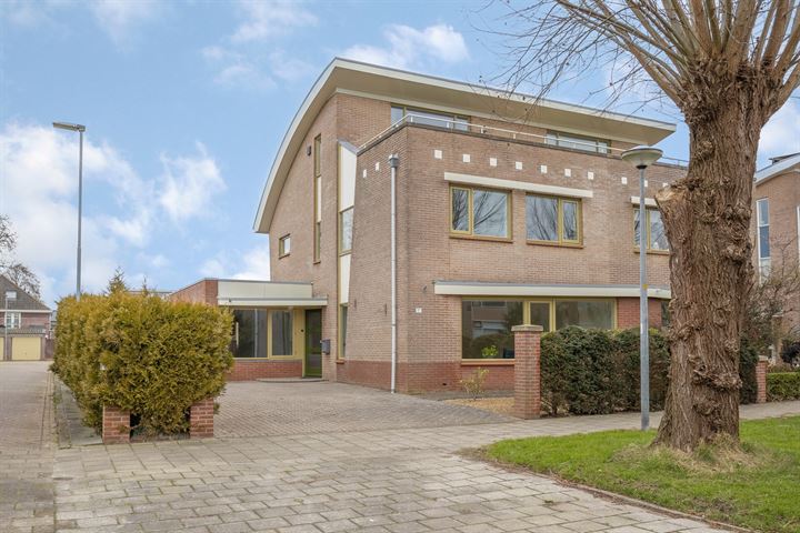 Bekijk foto 1 van Graaf Floris V straat 77