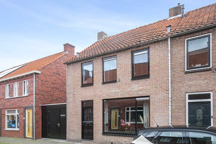 Bekijk foto 3 van Emmeloordstraat 22