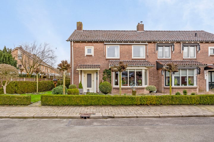 Bekijk foto 2 van Beatrixstraat 62