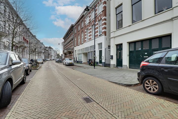 View photo 10 of Emmastraat 50-1