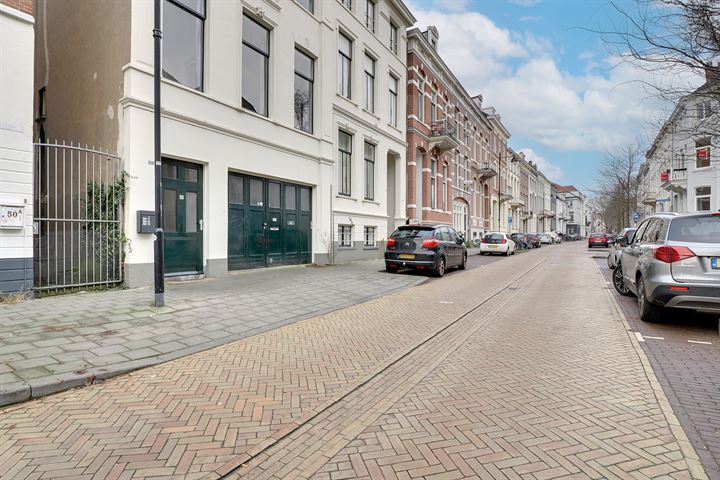 View photo 11 of Emmastraat 50-1