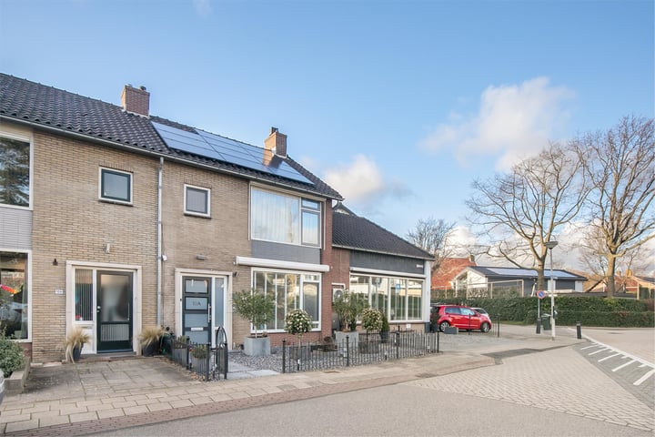 Bekijk foto 2 van v d Meerweg 10-A