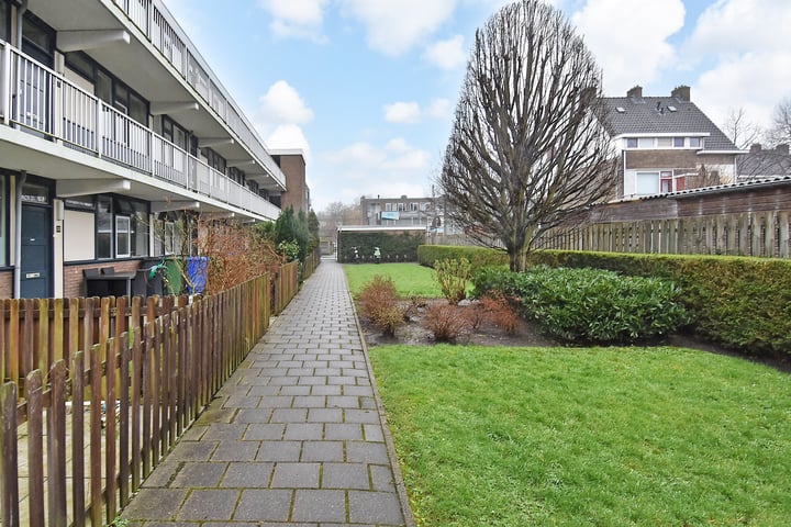 View photo 2 of Frank van Borselenstraat 26-I