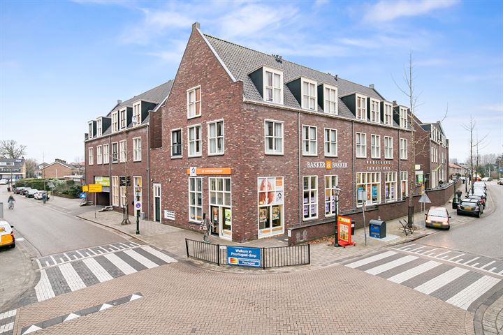 View photo 2 of Emmastraat 35