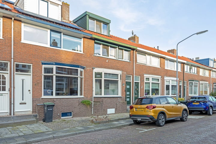 View photo 6 of Floresstraat 49