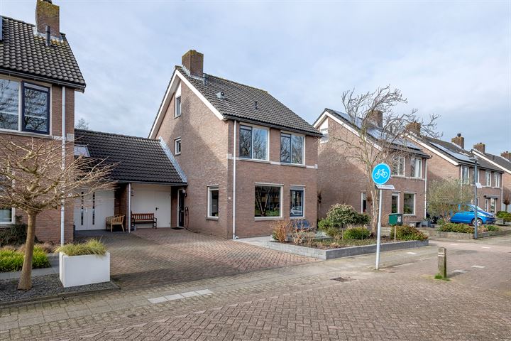 Bekijk foto 41 van Betje Wolffstraat 9