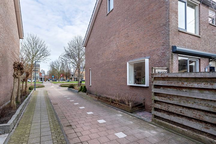 Bekijk foto 45 van Betje Wolffstraat 9