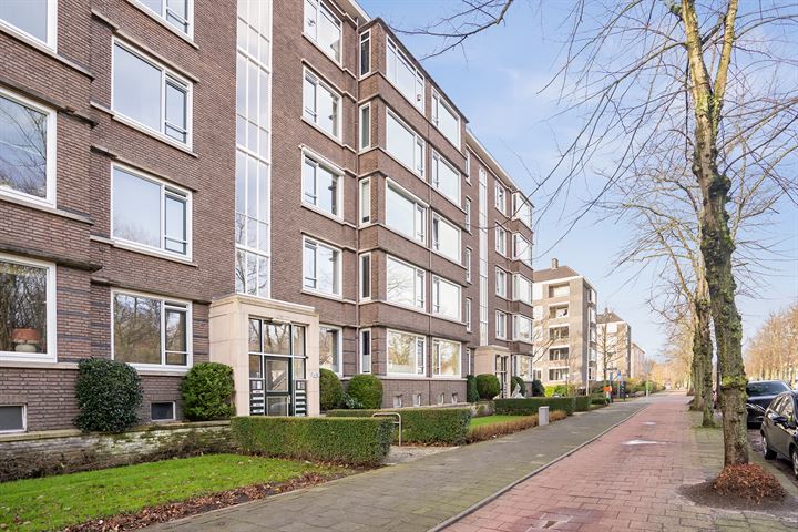 Bekijk foto 2 van Huis te Landelaan 180