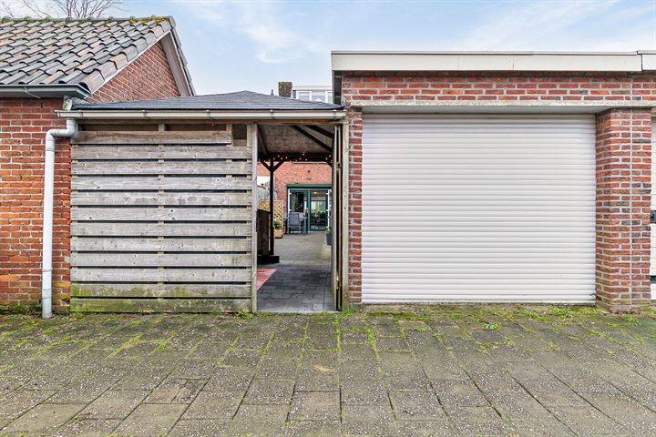 Bekijk foto 40 van Johannes Vermeerstraat 3