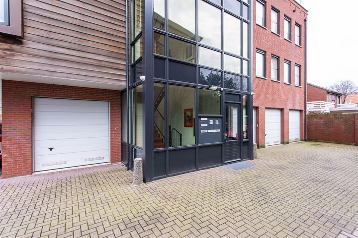 Bekijk foto 15 van Titus Brandsmastraat 110