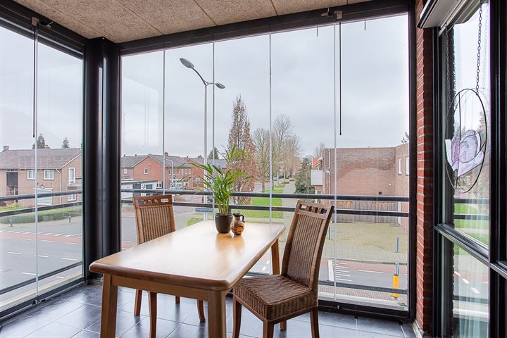 Bekijk foto 9 van Titus Brandsmastraat 110