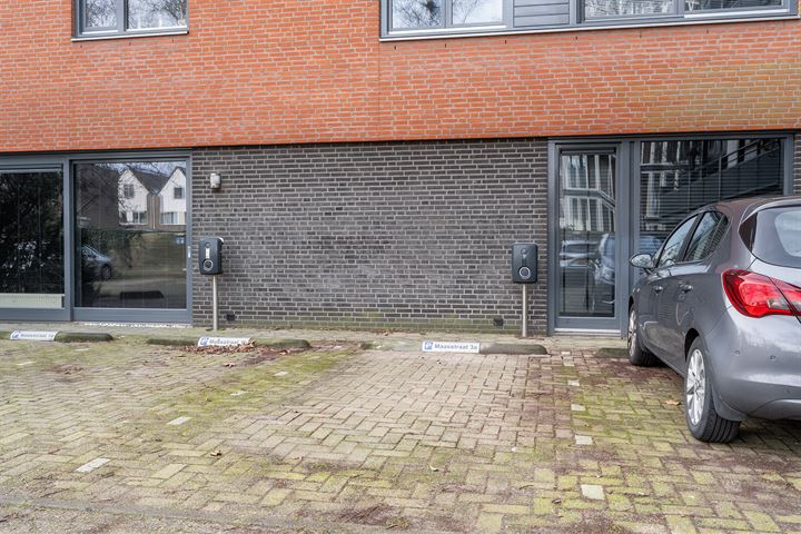 View photo 31 of Maasstraat 3-A