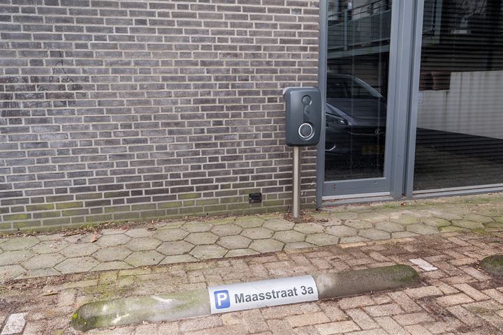 View photo 32 of Maasstraat 3-A