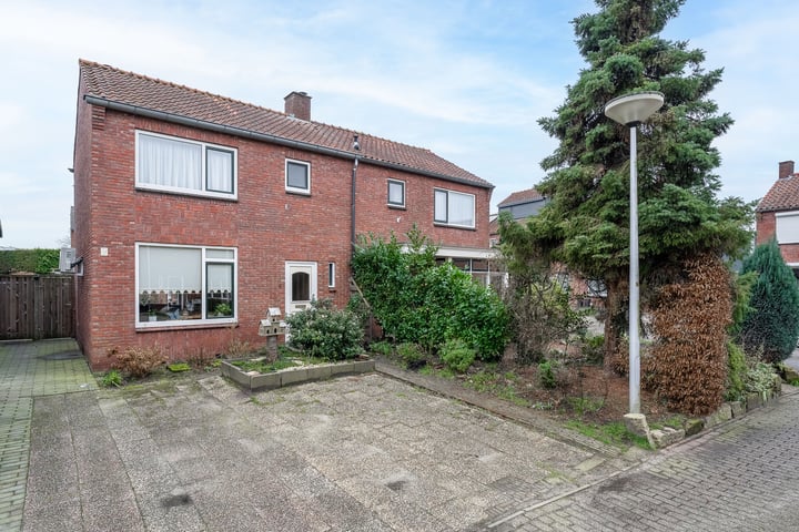 Bekijk foto 1 van Rengelinkstraat 3