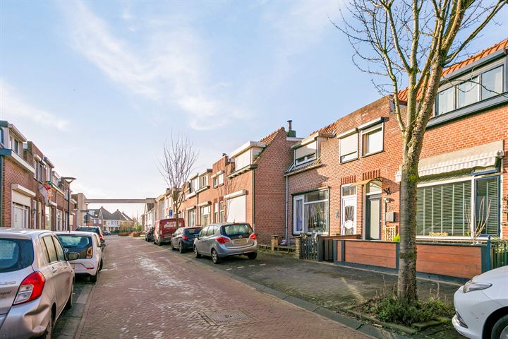 Bekijk foto 27 van Maarten Trompstraat 36