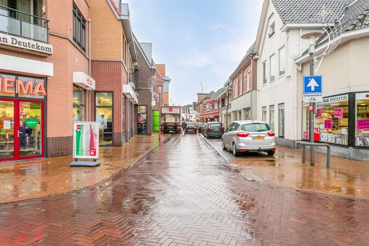 Bekijk foto 27 van Spoorstraat 8-F