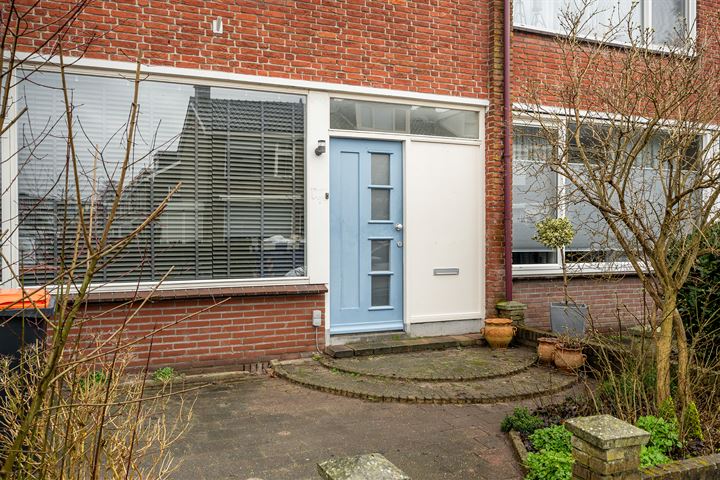 View photo 33 of Mr. Treubstraat 21