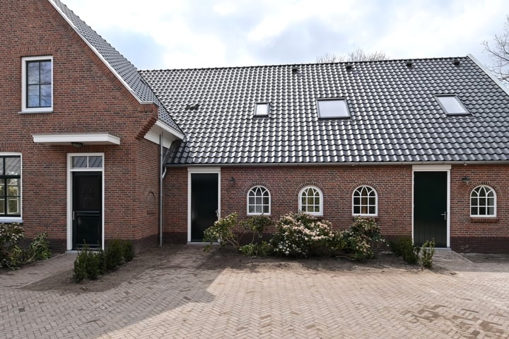 Bekijk foto 1 van Nieuw-Loosdrechtsedijk 105-A-02