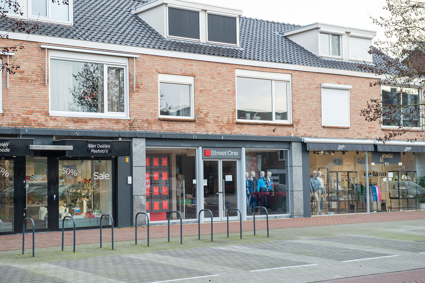 Bekijk foto 2 van Dorpsstraat 76