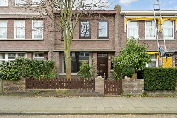 Bekijk foto 2 van Van der Woertstraat 29