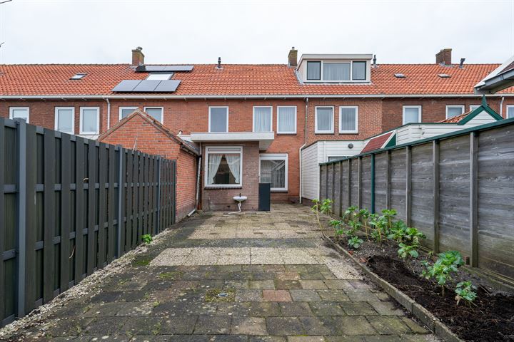 Bekijk foto 3 van De Ruijterstraat 45