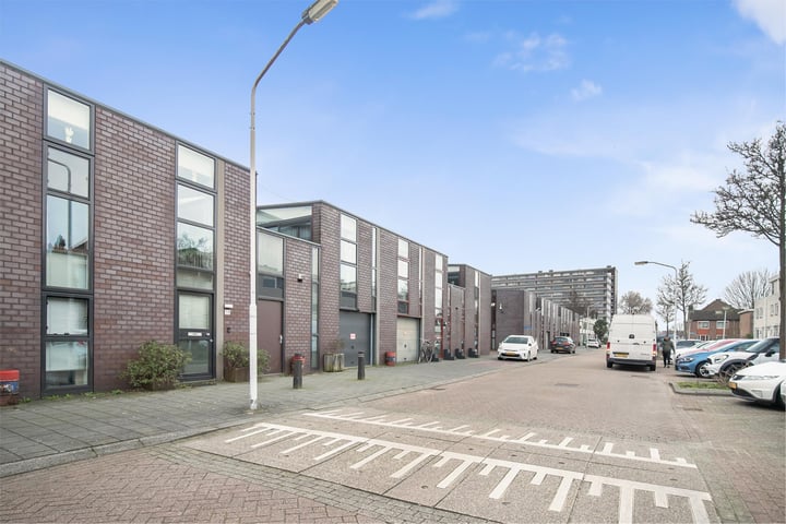 Bekijk foto 3 van Zonnebloemstraat 38