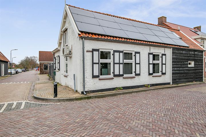 Bekijk foto 1 van van Tilburghstraat 3