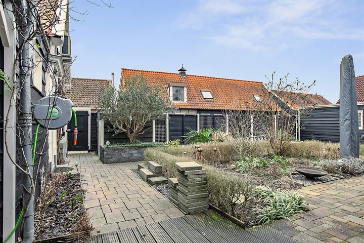 Bekijk foto 32 van van Tilburghstraat 3