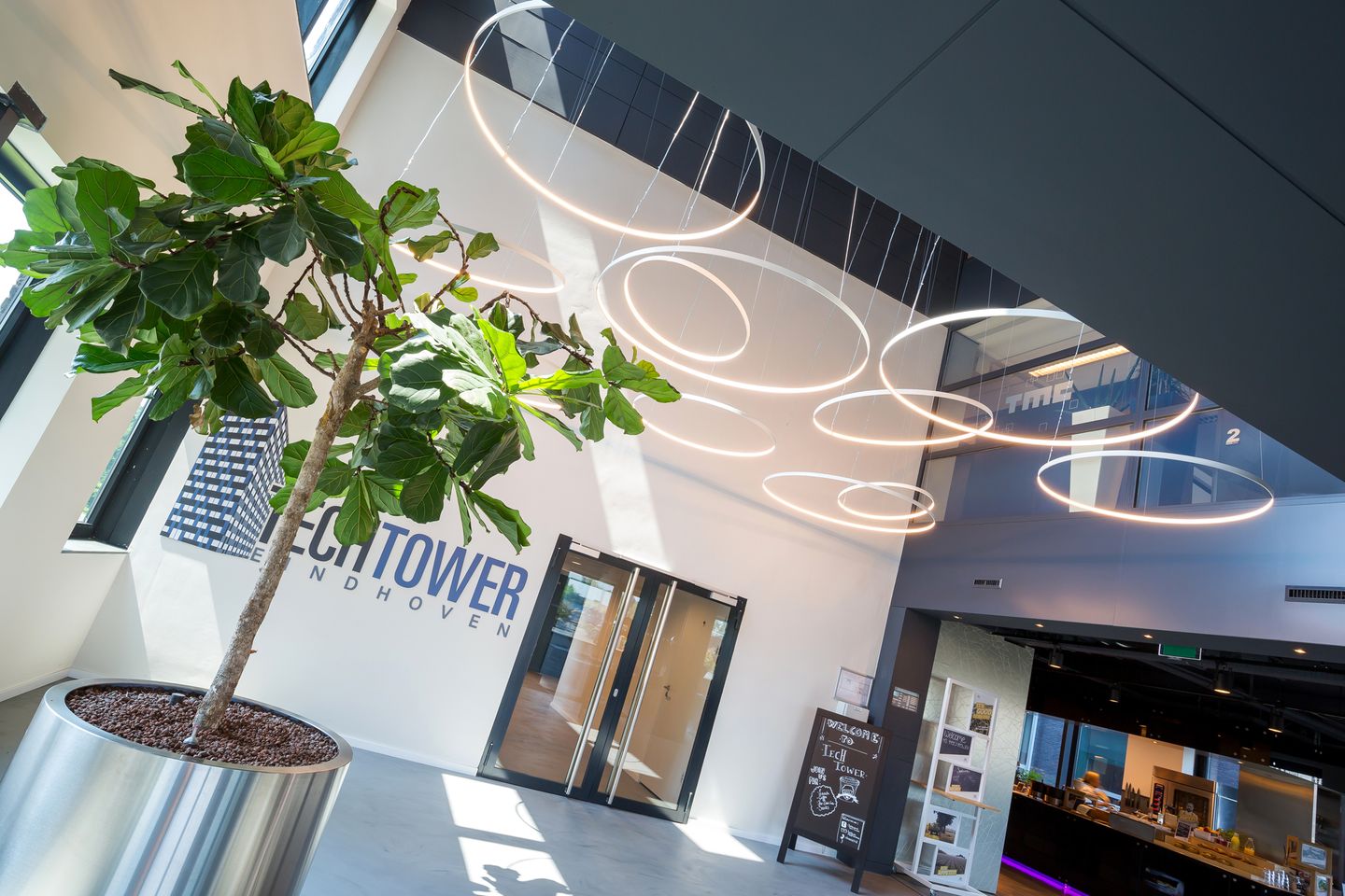 View photo 4 of Flight Forum 80-119