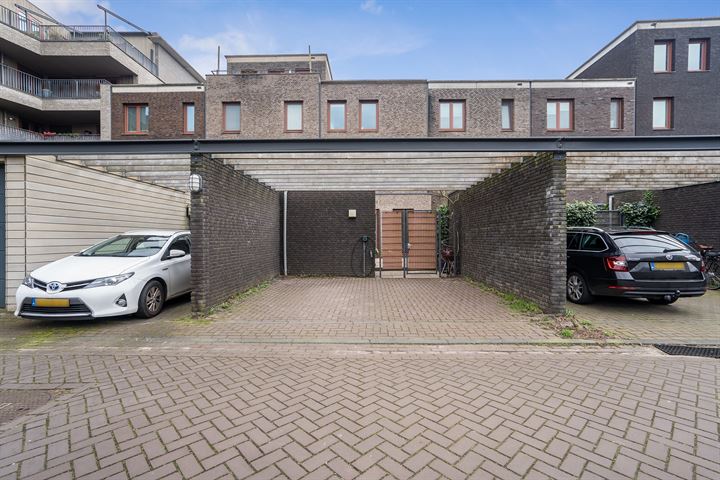 Bekijk foto 37 van Loes van Marlestraat 15