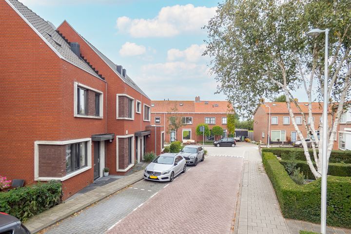 View photo 35 of Martinus van Barneveltstraat 10